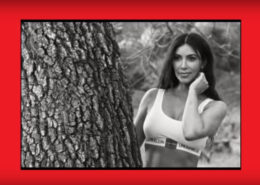Οι Kardashians και οι Jenners φοράνε τη νέα συλλογή του Calvin Klein και ποζάρουν σε έναν… αγρό