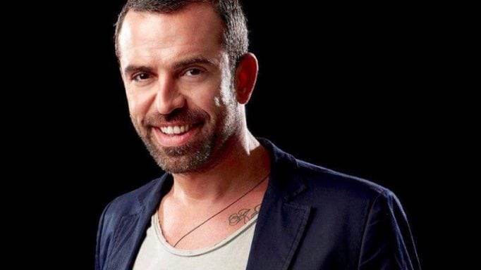 Διπλή χαρά για τον Στέφανο Κωνσταντινίδη – Γάμος και βάφτιση στην Τήνο | tlife.gr