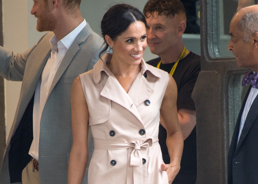 Το styling tip της Meghan Markle για να μην σηκώνεται η φούστα της από τον αέρα