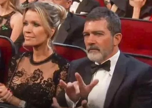 Antonio Banderas: Χαμός με το… περίεργο χειροκρότημά του στα Εmmy’s! video