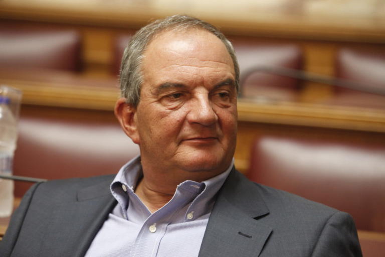 Κώστας Καραμανλής: Τα γενέθλια στην ταβέρνα, η ανδροπαρέα και η τούρτα | tlife.gr Κώστας Καραμανλής: Τα γενέθλια στην ταβέρνα, η ανδροπαρέα και η τούρτα | tlife.gr
