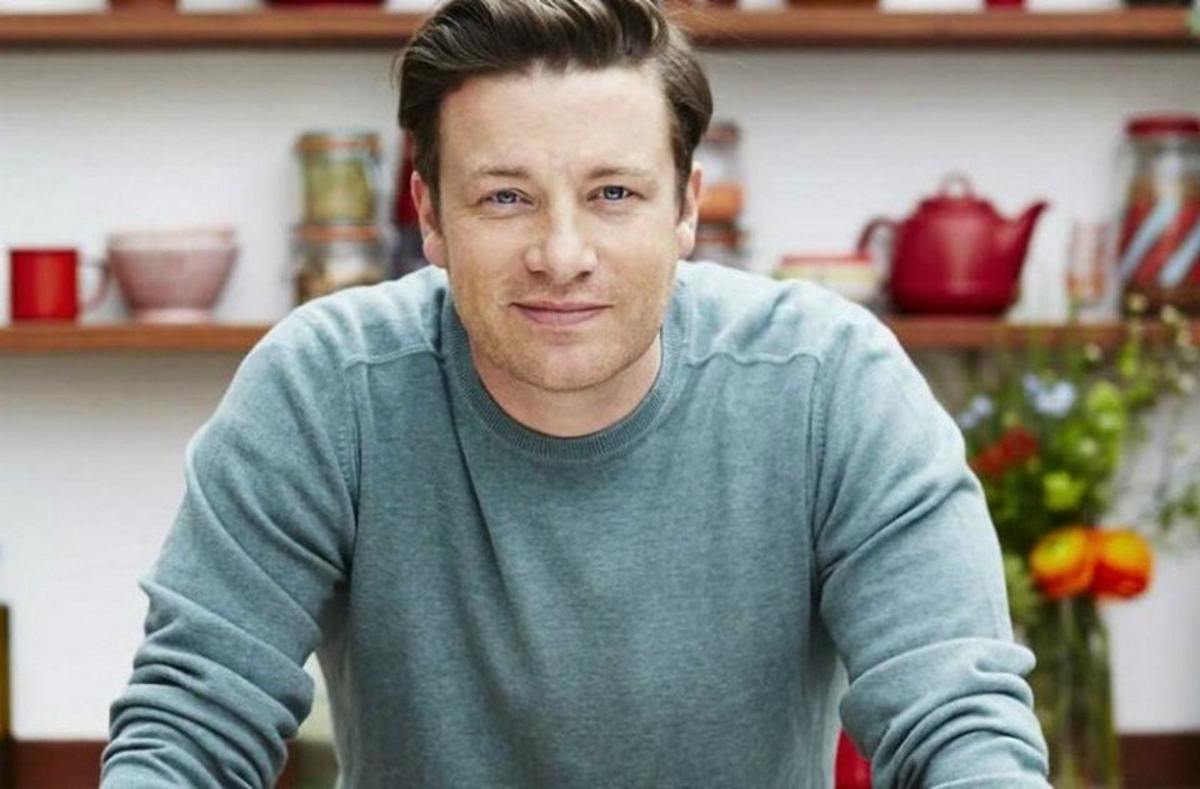Jamie Oliver: Αποκάλυψε ότι παρακολουθεί τις κόρες του μέσω εφαρμογής στο κινητό