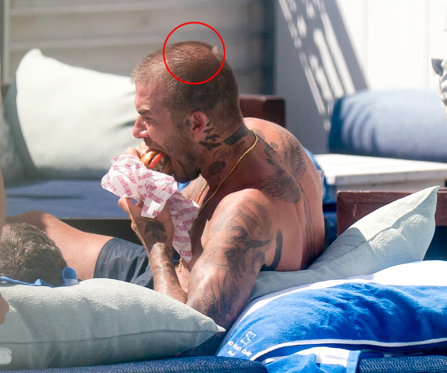 Oops! Ο David Beckham με… ελάχιστα μαλλιά! Χαμός με τις φωτογραφίες του Βρετανού γόη