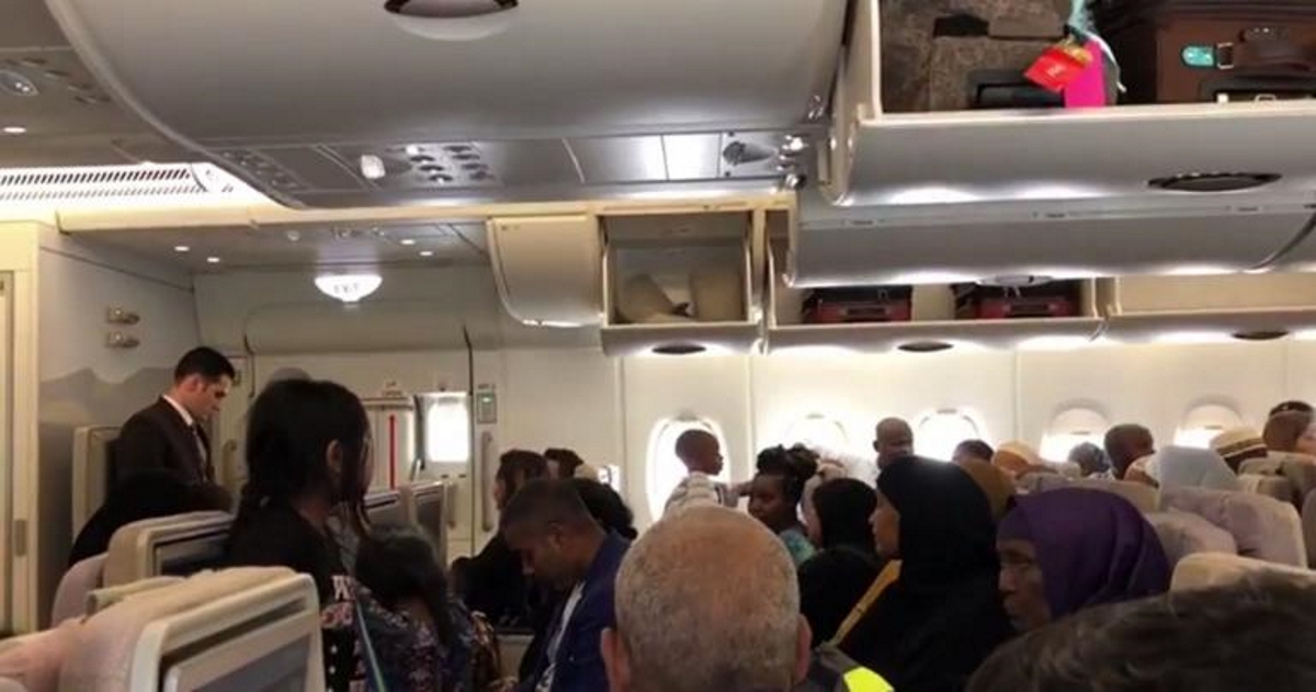 Μέσα στο αεροσκάφος της Emirates! Οι στιγμές αγωνίας με τους 100 άρρωστους επιβάτες