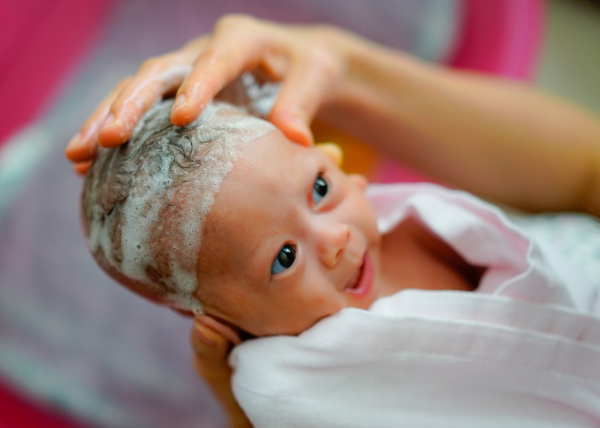 Baby bath: Πέντε πράγματα που πρέπει να ξέρεις για τα πρώτα μπάνια του μωρού σου