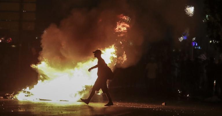 Συγκλονίζει ο Τάσος Ασλανίδης για την επίθεση από άνδρες των ΜΑΤ! «Με έπιασε από τον λαιμό» | tlife.gr Συγκλονίζει ο Τάσος Ασλανίδης για την επίθεση από άνδρες των ΜΑΤ! «Με έπιασε από τον λαιμό» | tlife.gr