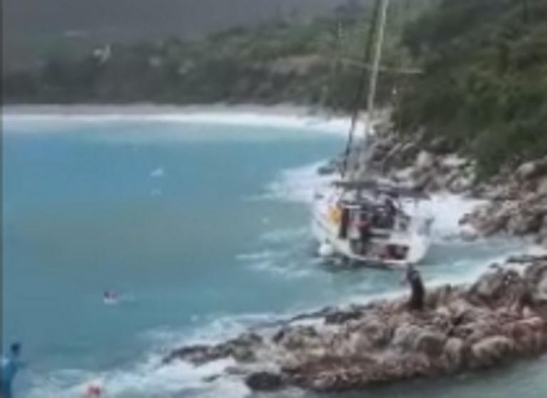 Λακωνία: Η στιγμή που ιστιοφόρο τσακίζεται στα βράχια σαν καρυδότσουφλο | tlife.gr Λακωνία: Η στιγμή που ιστιοφόρο τσακίζεται στα βράχια σαν καρυδότσουφλο | tlife.gr