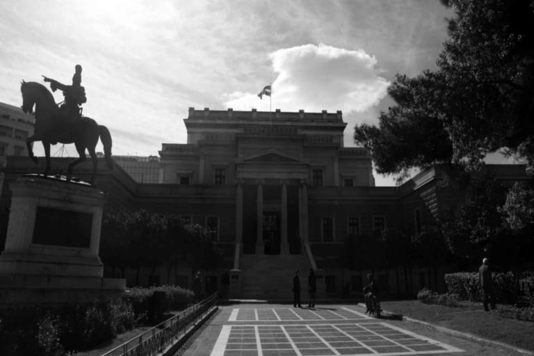 Συνέλαβαν τις γυναίκες που βανδάλιζαν μουσεία! Ετοιμάζονταν για νέο «χτύπημα» | tlife.gr Συνέλαβαν τις γυναίκες που βανδάλιζαν μουσεία! Ετοιμάζονταν για νέο «χτύπημα» | tlife.gr