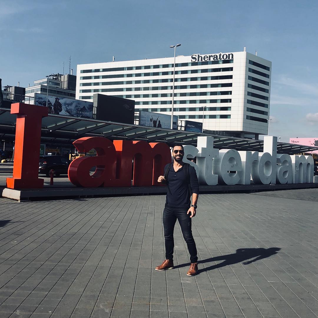 Σάκης Τανιμανίδης: Επαγγελματικό ταξίδι στο Άμστερνταμ! Δεν θα πιστέψεις από που αγόρασε burger [pic,video]
