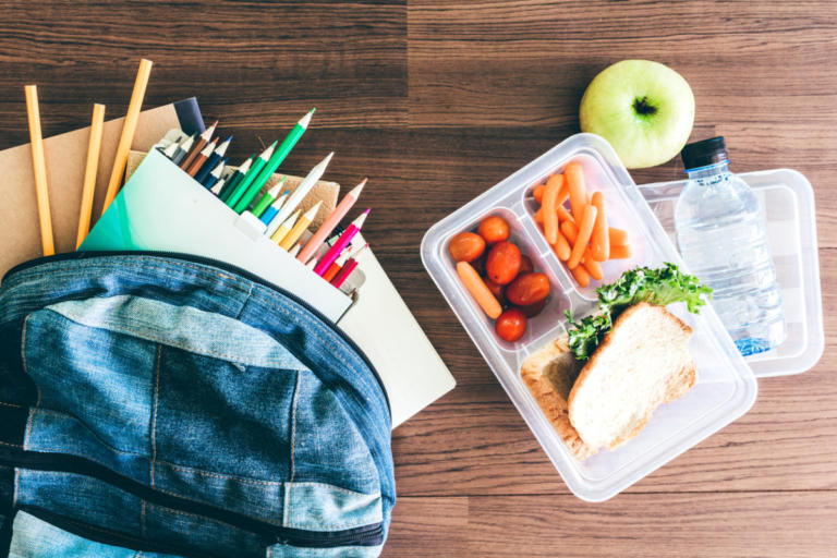 Υγιεινές και γρήγορες επιλογές για το πρωινό του παιδιού πριν το σχολείο [vid]