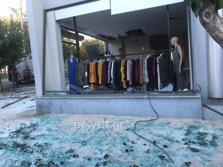 Η στιγμή της έκρηξης στον Βύρωνα – Πως οι δράστες διέλυσαν το κατάστημα για να διαρρήξουν το ΑΤΜ – video | tlife.gr Η στιγμή της έκρηξης στον Βύρωνα – Πως οι δράστες διέλυσαν το κατάστημα για να διαρρήξουν το ΑΤΜ – video | tlife.gr