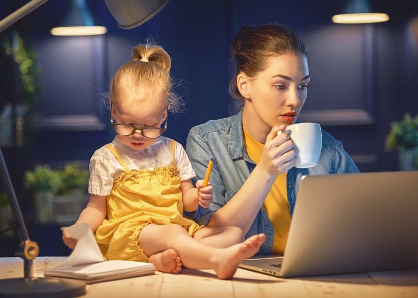 Working Moms: Έρευνα υπενθυμίζει πως δεν χρειάζεται να τα κάνεις όλα μόνη σου!