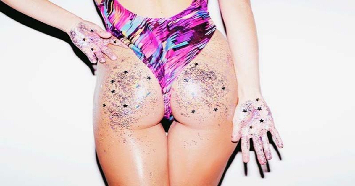 Τα οπίσθια με glitter είναι η νέα μόδα για το Halloween! [pics]