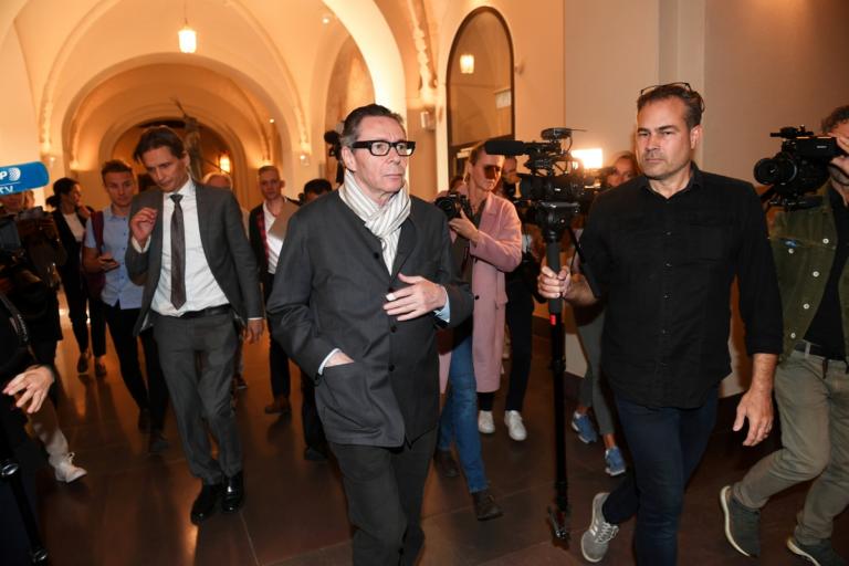 Σκάνδαλο Νόμπελ: 2 χρόνια φυλακή στον Ζαν-Κλοντ Αρνό για βιασμό | tlife.gr Σκάνδαλο Νόμπελ: 2 χρόνια φυλακή στον Ζαν-Κλοντ Αρνό για βιασμό | tlife.gr