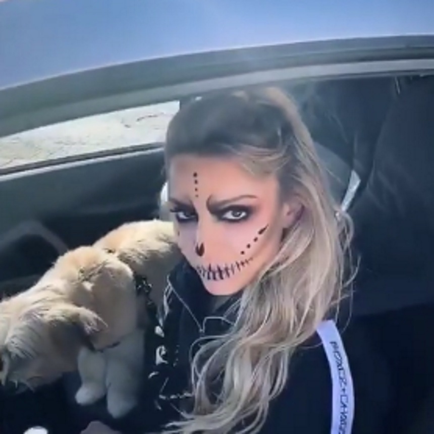 Είναι Eλληνίδα τραγουδίστρια που… γιορτάζει το Halloween! Την αναγνώρισες; [pics]