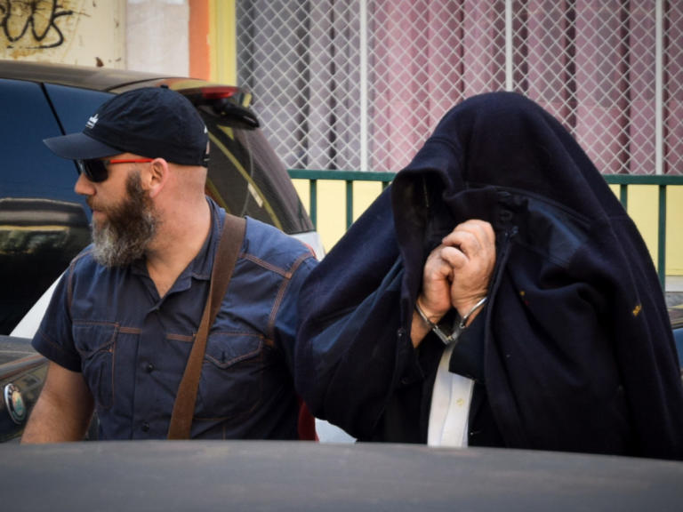 Σέρρες: Ο καθηγητής «φακελάκης» για όλους και για όλα – Αποκαλύπτεται μέσα από τις φυλακές – «Παρεξηγήθηκε η οικειότητα με τους φοιτητές»! | tlife.gr Σέρρες: Ο καθηγητής «φακελάκης» για όλους και για όλα – Αποκαλύπτεται μέσα από τις φυλακές – «Παρεξηγήθηκε η οικειότητα με τους φοιτητές»! | tlife.gr