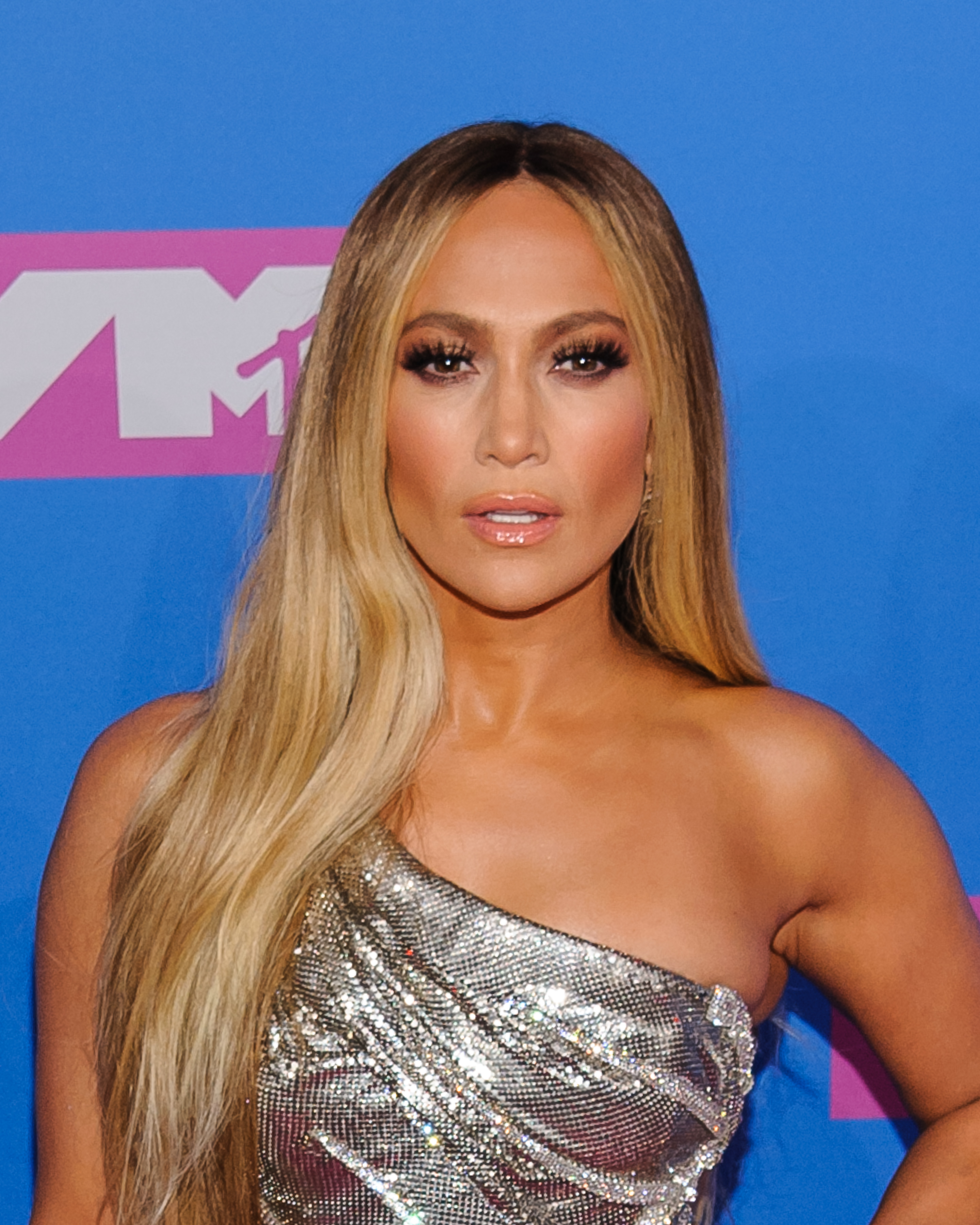 H Jennifer Lopez μας δείχνει τα baby hair της στο instagram! Εχμ, δεν ξέρεις τι είναι τα baby hair;