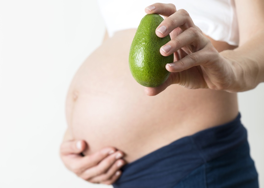 Αβοκάντο στην εγκυμοσύνη: Do or don’t; Τι λένε οι ειδικοί για το “βουτυρένιο” λαχανικό;