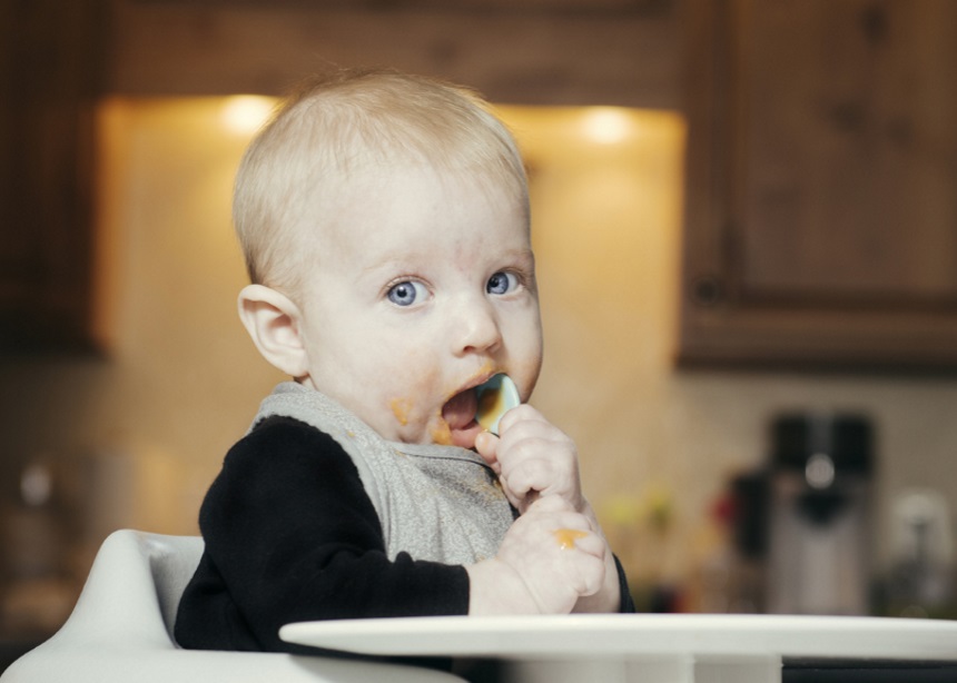 Νέες απόψεις για την διατροφή των μωρών: Ο παιδίατρος εξηγεί τι να χορηγείται και τι να αποφεύγεται