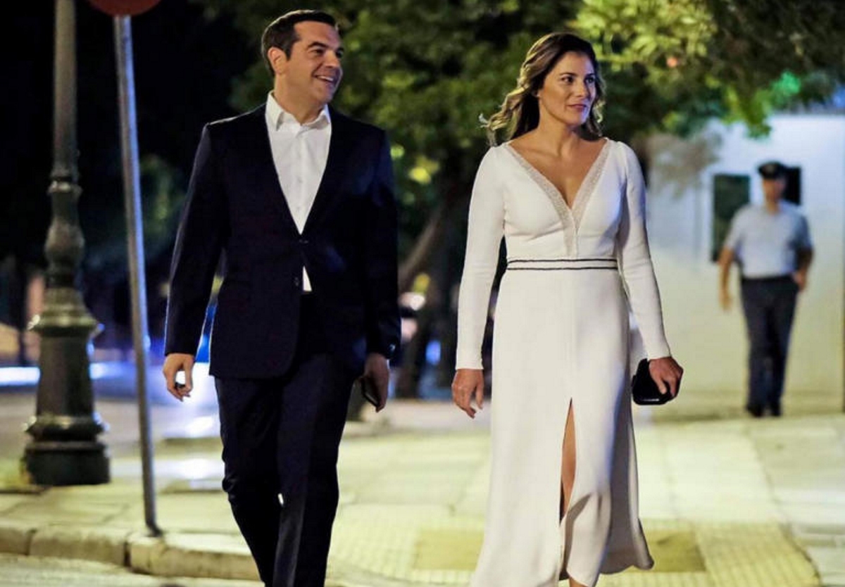 Τσίπρας – Μπαζιάνα, ένα βράδυ στην Ηρώδου Αττικού – Το φόρεμα με το εντυπωσιακό σκίσιμο και τα χαμόγελα στο instagram | tlife.gr Τσίπρας – Μπαζιάνα, ένα βράδυ στην Ηρώδου Αττικού – Το φόρεμα με το εντυπωσιακό σκίσιμο και τα χαμόγελα στο instagram | tlife.gr
