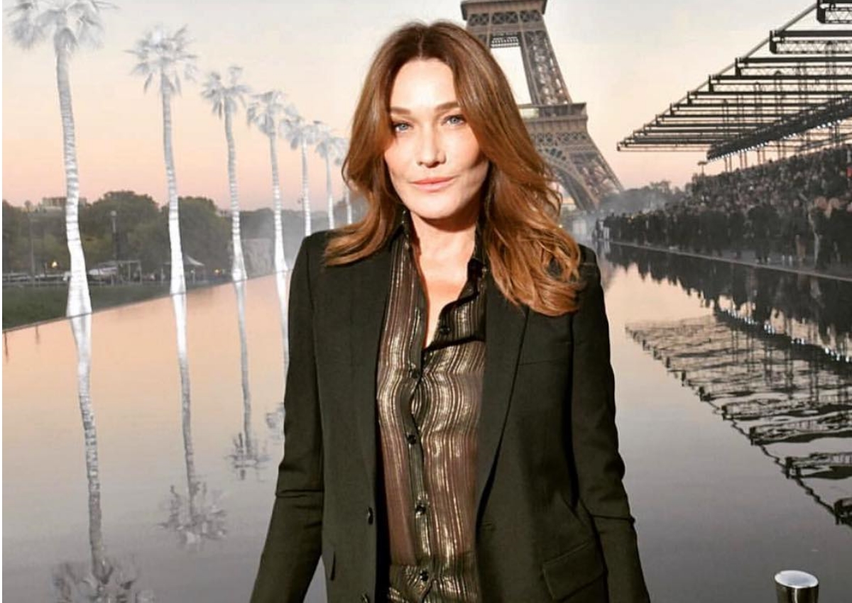 Carla Bruni: Τραγούδησε στο φιλανθρωπικό δείπνο της οργάνωσης Naked Hearts στο Παρίσι