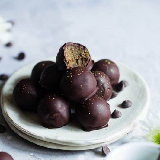 Energy balls με matcha και σοκολάτα | tlife.gr Energy balls με matcha και σοκολάτα | tlife.gr