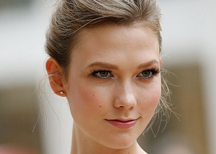 H Karlie Kloss παντρεύτηκε -και μάλιστα με ένα υπέροχο νυφικό!