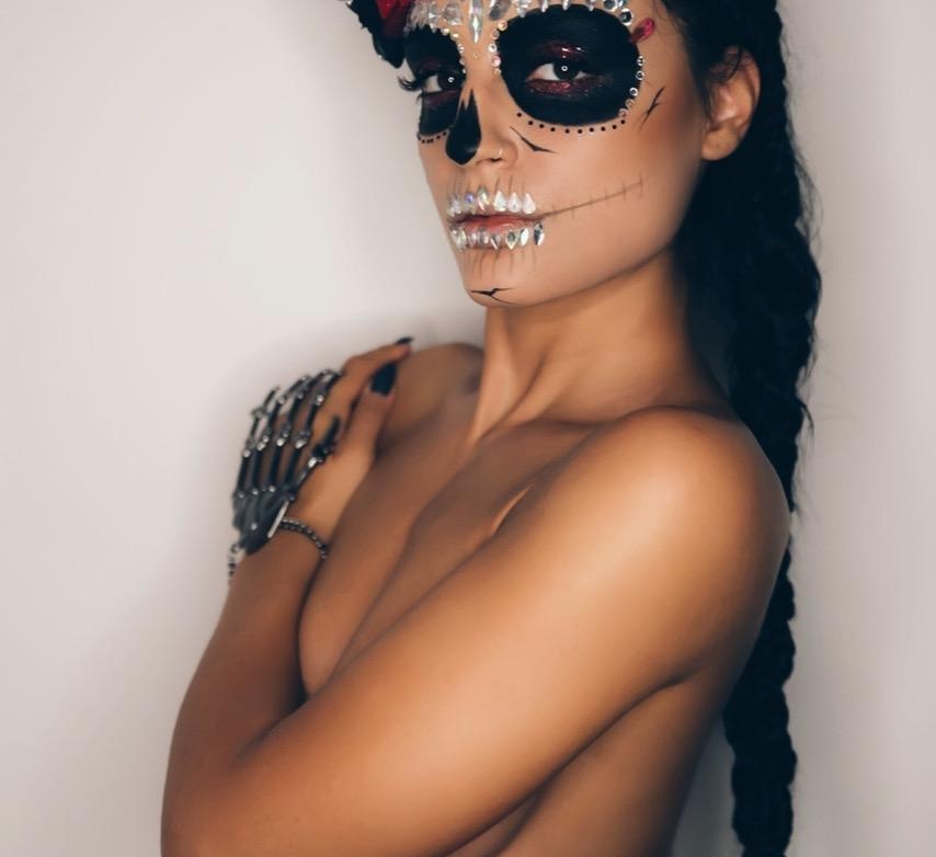 Η Εμμανουέλα των Kings, γυμνή για το halloween! Φωτογραφίες | tlife.gr Η Εμμανουέλα των Kings, γυμνή για το halloween! Φωτογραφίες | tlife.gr
