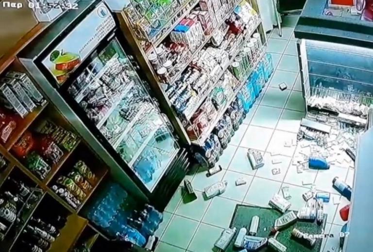 Σεισμός στη Ζάκυνθο: Τα βίντεο του τρόμου! Η στιγμή που τα ρίχτερ χτυπούν το νησί – video | tlife.gr Σεισμός στη Ζάκυνθο: Τα βίντεο του τρόμου! Η στιγμή που τα ρίχτερ χτυπούν το νησί – video | tlife.gr