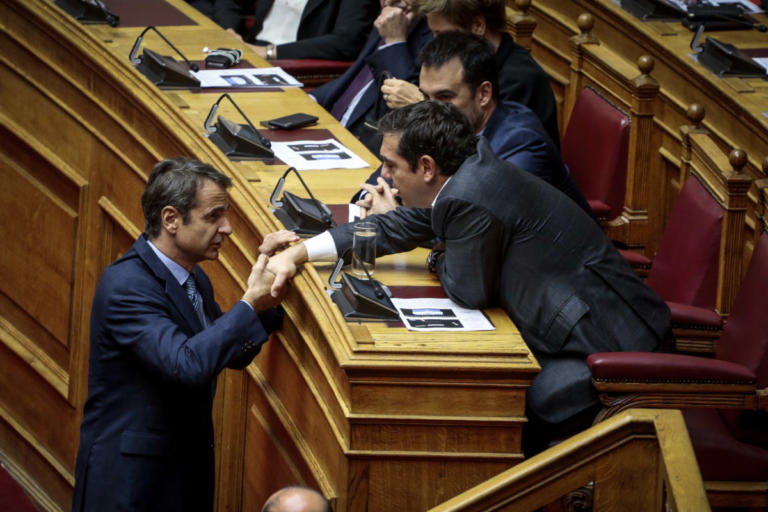Τσίπρας – Μητσοτάκης: Ανθρώπινη στιγμή στη Βουλή | tlife.gr Τσίπρας – Μητσοτάκης: Ανθρώπινη στιγμή στη Βουλή | tlife.gr