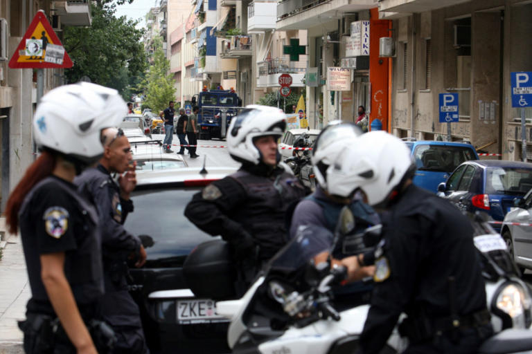 Χειροπέδες σε εφοπλιστή και τον γιο του που έγινε γνωστός από ριάλιτι | tlife.gr
