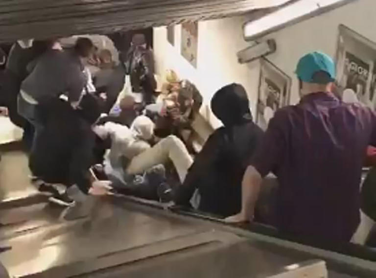 Σκηνές αποκάλυψης στη Ρώμη! Κατέρρευσαν οι κυλιόμενες σκάλες του Μετρό – Συγκλονιστικές μαρτυρίες – video | tlife.gr Σκηνές αποκάλυψης στη Ρώμη! Κατέρρευσαν οι κυλιόμενες σκάλες του Μετρό – Συγκλονιστικές μαρτυρίες – video | tlife.gr