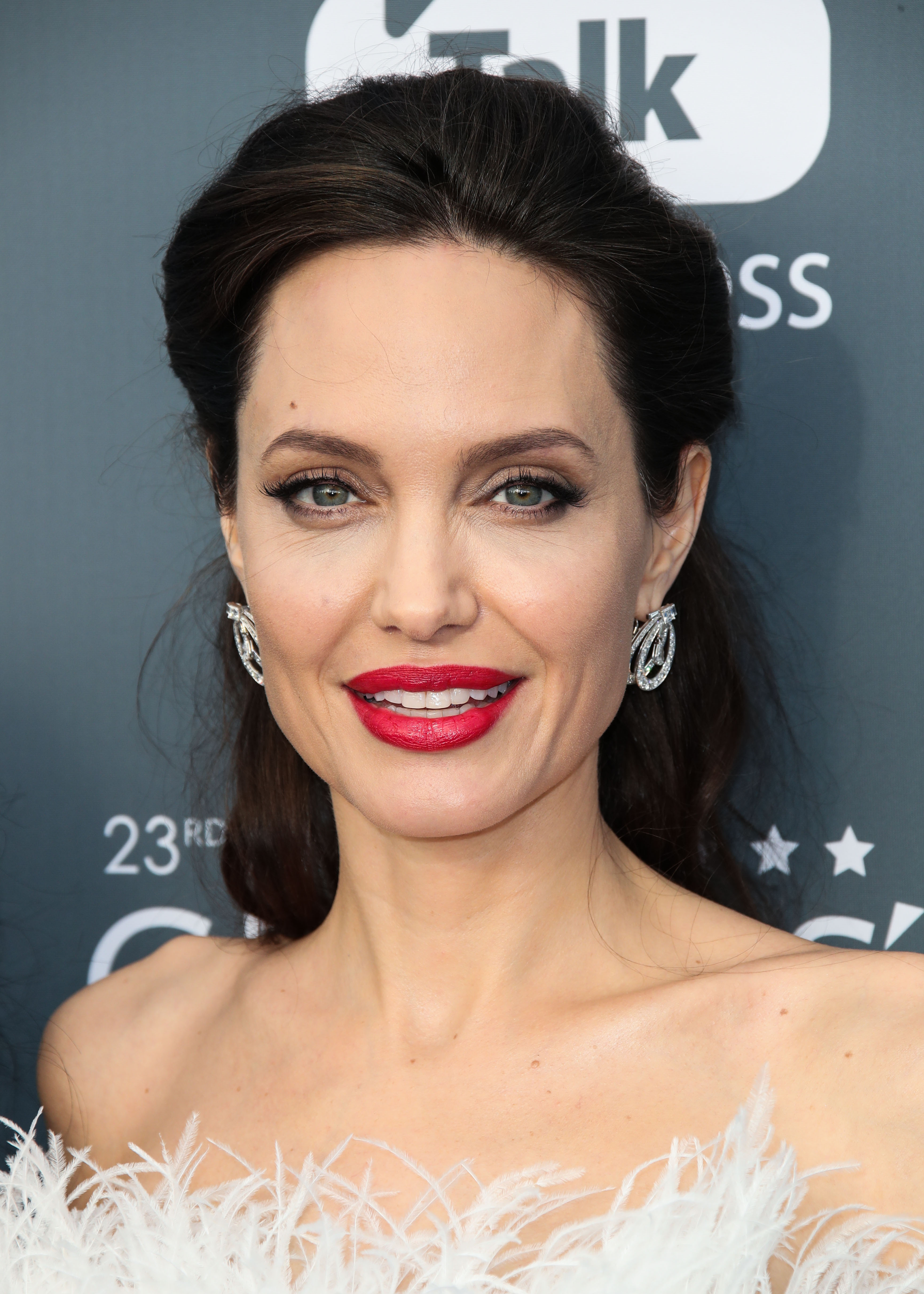 Η Angelina Jolie είναι ξανθιά!