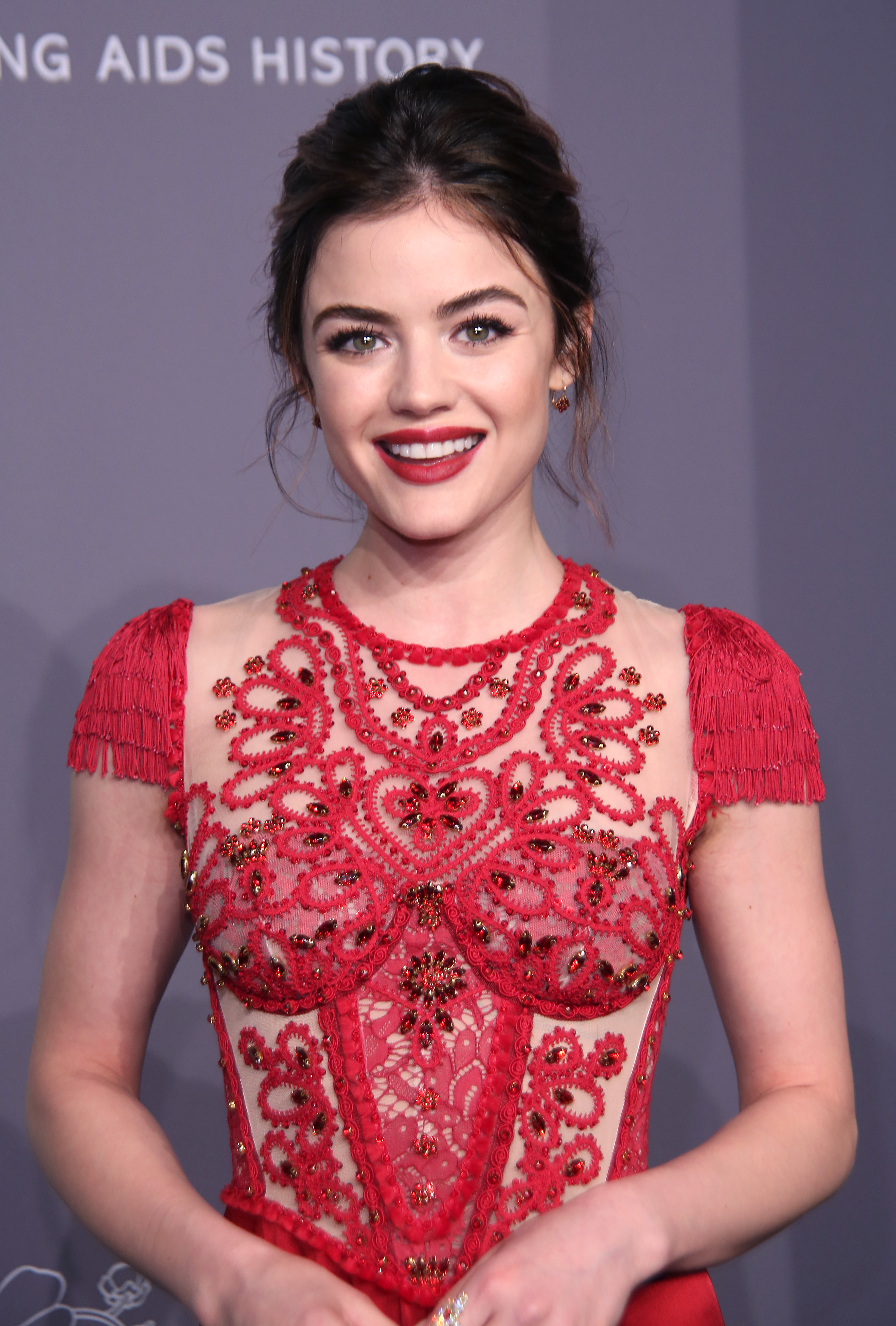 Η Lucy Hale άλλαξε για τέταρτη φορά τα μαλλιά της από την αρχή της χρονιάς!