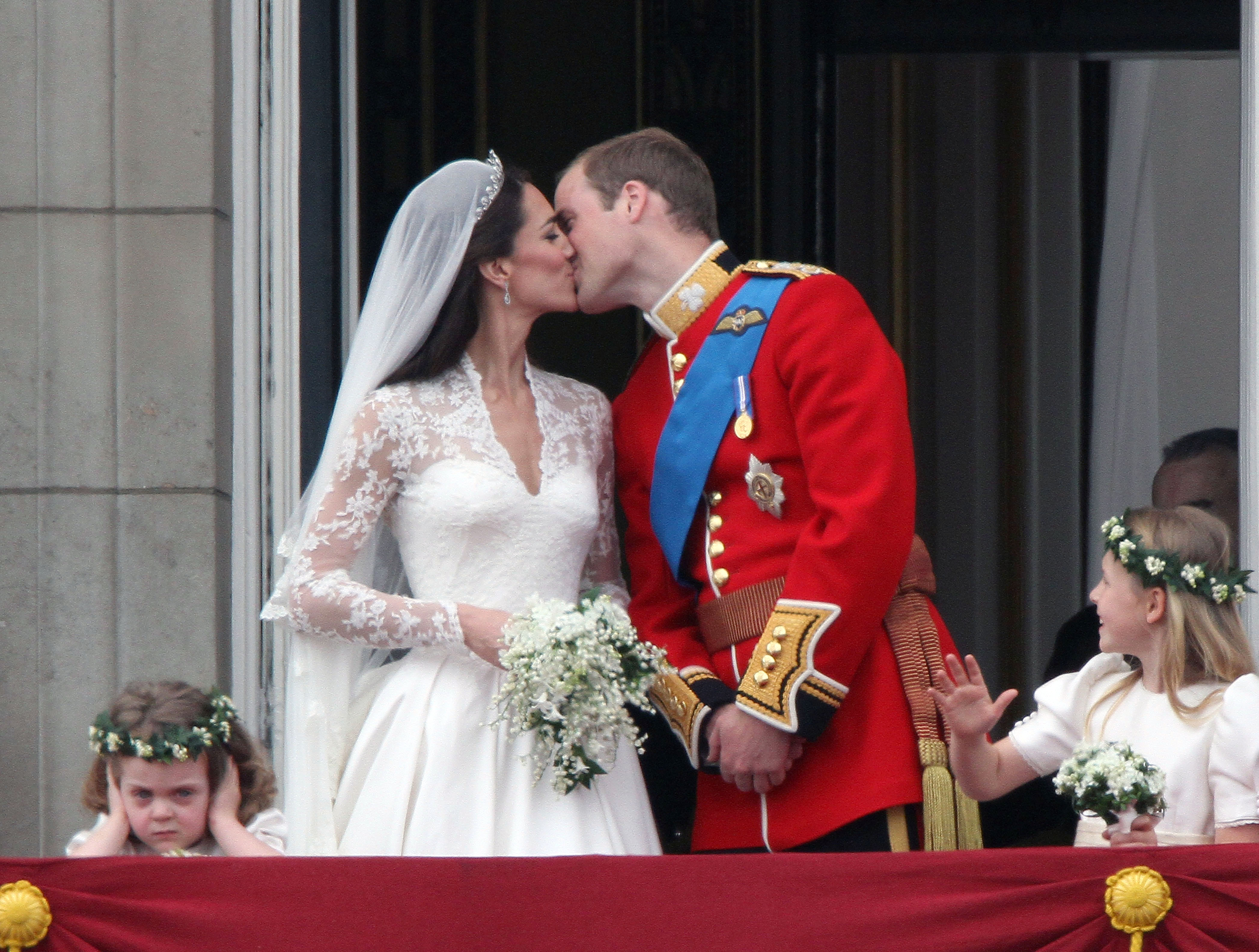 Αποκαλύφθηκε επτά χρόνια μετά! Αυτό είνα το άρωμα που φορούσε η Kate Middleton στο γάμο της!