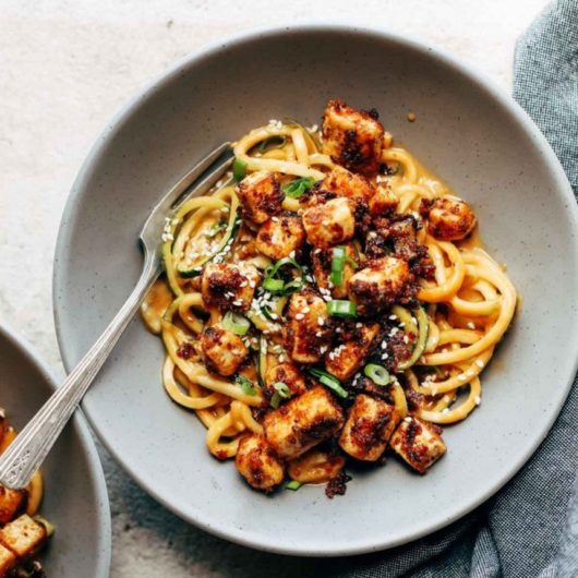 Zoodles με tofu και ιδιαίτερη σάλτσα | tlife.gr Zoodles με tofu και ιδιαίτερη σάλτσα | tlife.gr