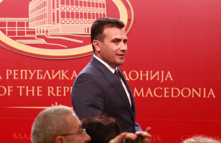 Η Συμφωνία των Πρεσπών κρέμεται από μια κλωστή! Στριμωγμένος ο Ζάεφ, κρίσιμη η Παρασκευή για τα Σκόπια | tlife.gr Η Συμφωνία των Πρεσπών κρέμεται από μια κλωστή! Στριμωγμένος ο Ζάεφ, κρίσιμη η Παρασκευή για τα Σκόπια | tlife.gr