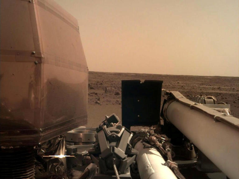 NASA: Νέες φωτογραφίες του “Κόκκινου Πλανήτη” από το Insight | tlife.gr NASA: Νέες φωτογραφίες του “Κόκκινου Πλανήτη” από το Insight | tlife.gr