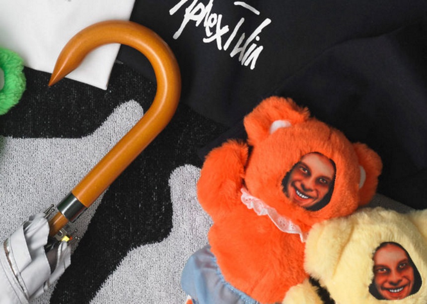 Ο Aphex Twin κυκλοφόρησε μία συλλογή lifestyle προϊόντων και είναι όσο… εφιαλτική νομίζεις | tlife.gr Ο Aphex Twin κυκλοφόρησε μία συλλογή lifestyle προϊόντων και είναι όσο… εφιαλτική νομίζεις | tlife.gr