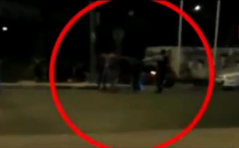 Βίντεο ντοκουμέντο: Οι αστυνομικοί δέχονται άγρια επίθεση στην Πειραιώς! Πυροβολισμοί και ξύλο! | tlife.gr Βίντεο ντοκουμέντο: Οι αστυνομικοί δέχονται άγρια επίθεση στην Πειραιώς! Πυροβολισμοί και ξύλο! | tlife.gr
