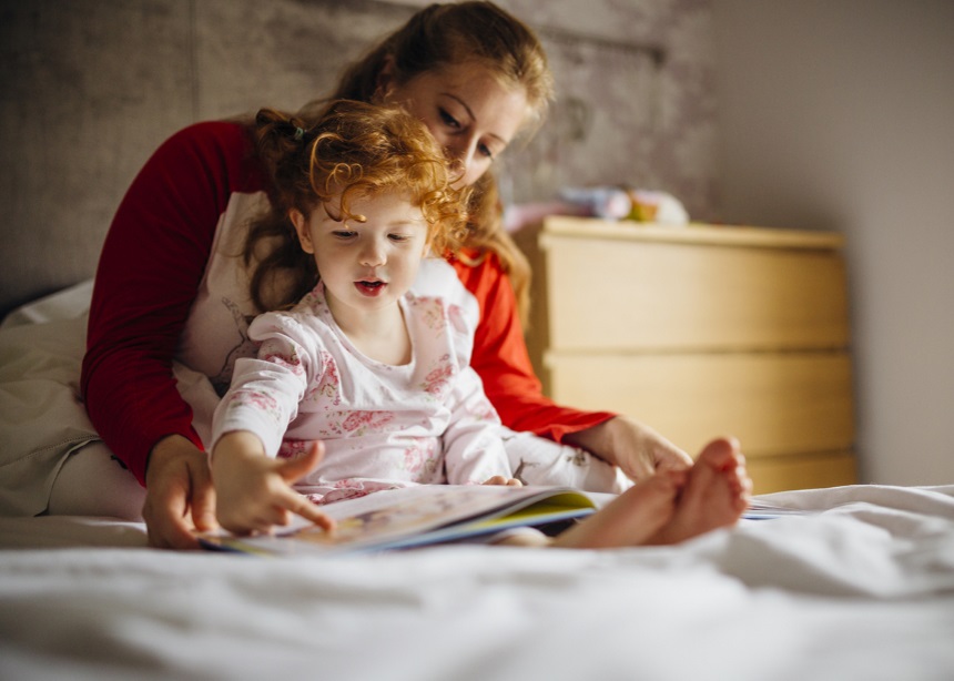 Bedtime stories: Πέντε tips που θα βοηθήσουν το μικρό σου να δημιουργήσει συνήθειες ύπνου