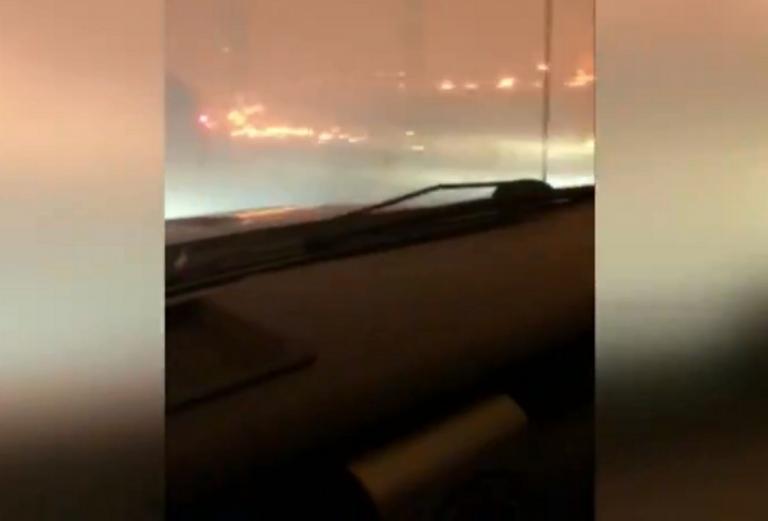 Φωτιά στην Καλιφόρνια: Υπόκλιση! Πατέρας τραγουδούσε στην τρίχρονη κόρη του περνώντας τις φλόγες! | tlife.gr Φωτιά στην Καλιφόρνια: Υπόκλιση! Πατέρας τραγουδούσε στην τρίχρονη κόρη του περνώντας τις φλόγες! | tlife.gr