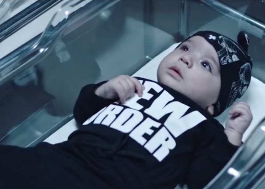 Η Celine Dion λανσάρει την πιο ανατρεπτική σειρά παιδικών ρούχων με ένα epic βίντεο