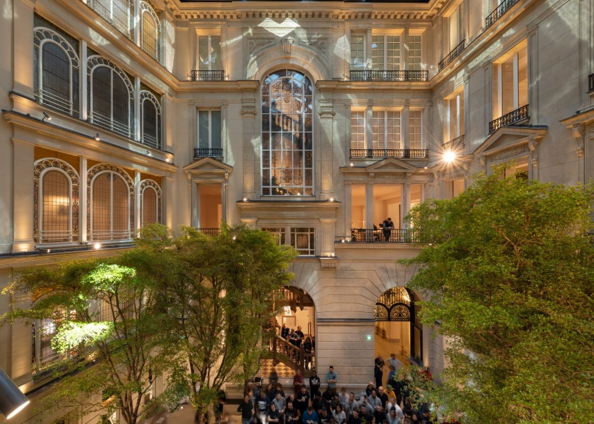 Champs-Élysées Apple Store: Ο αμερικανικός τεχνολογικός κολοσσός φιλοξενείται στα Ηλύσια Πεδία