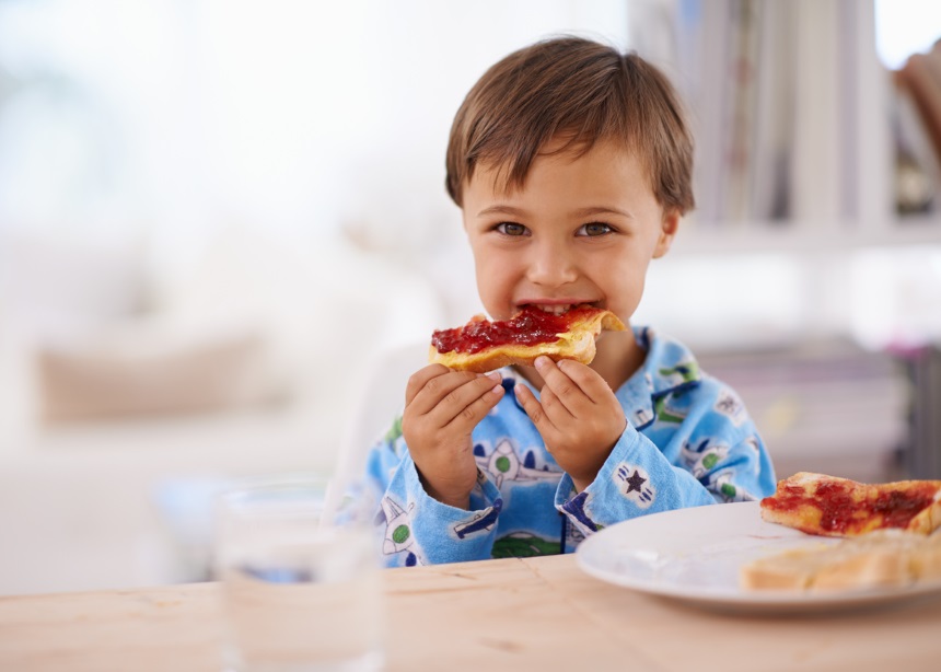 Healthy kids: Φτιάξε στο σπίτι 10 υγιεινά snacks που θα λατρέψουν τα μικρά σου