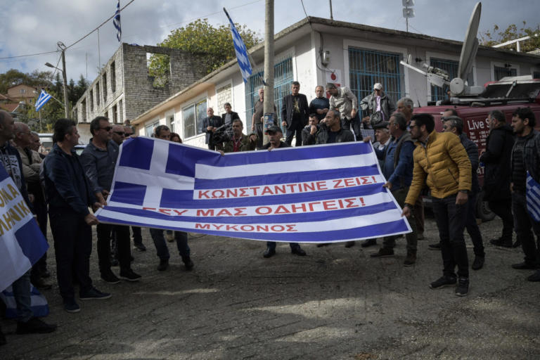 Κωνσταντίνος Κατσίφας: Προσαγωγές Βορειοηπειρωτών μετά την κηδεία | tlife.gr Κωνσταντίνος Κατσίφας: Προσαγωγές Βορειοηπειρωτών μετά την κηδεία | tlife.gr