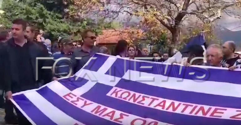 Kηδεία Κατσίφα: Χιλιάδες κόσμου στους Βουλιαράτες για το τελευταίο αντίο στον 35χρονο ομογενή – Προσαγωγές Ελλήνων στα σύνορα | tlife.gr Kηδεία Κατσίφα: Χιλιάδες κόσμου στους Βουλιαράτες για το τελευταίο αντίο στον 35χρονο ομογενή – Προσαγωγές Ελλήνων στα σύνορα | tlife.gr