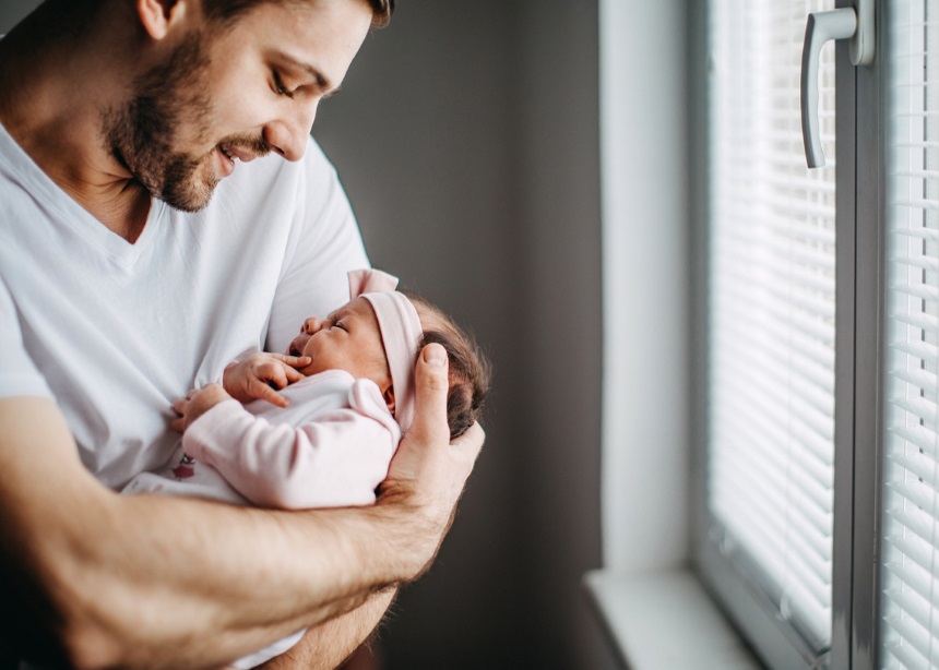 Τι ρόλο παίζει η ηλικία του πατέρα στην υγεία του μωρού; Έρευνα ρίχνει φως…