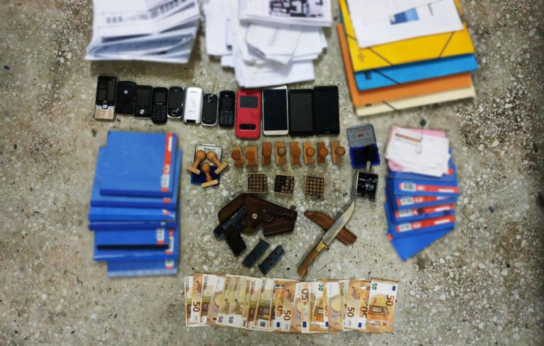 Πωλούσαν… “φύκια” και θησαύριζαν! Η σπείρα έκανε χρυσές δουλειές | tlife.gr Πωλούσαν… “φύκια” και θησαύριζαν! Η σπείρα έκανε χρυσές δουλειές | tlife.gr