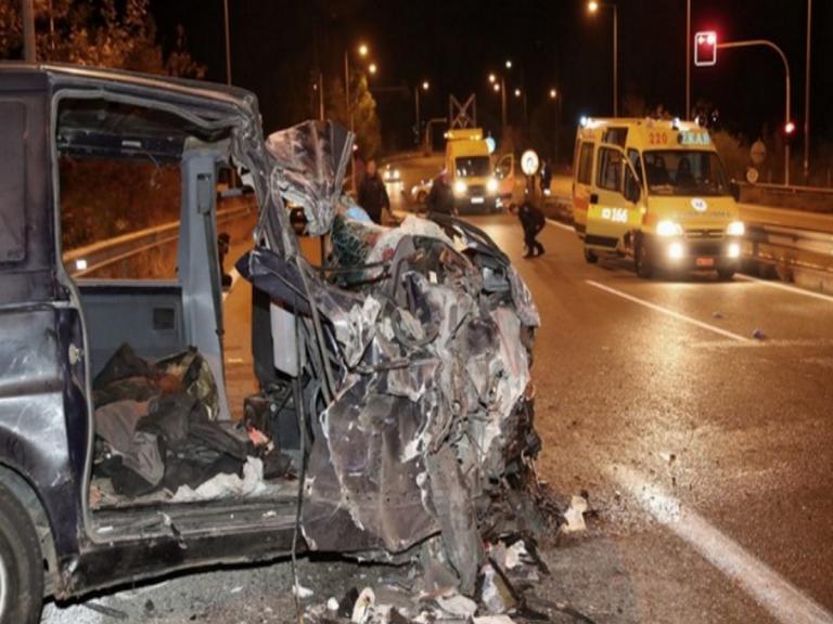 Τραγωδία στη Θεσσαλονίκη: Νεκρό 4χρονο αγοράκι από τη σύγκρουση φορτηγού και βαν που μετέφερε μετανάστες | tlife.gr Τραγωδία στη Θεσσαλονίκη: Νεκρό 4χρονο αγοράκι από τη σύγκρουση φορτηγού και βαν που μετέφερε μετανάστες | tlife.gr